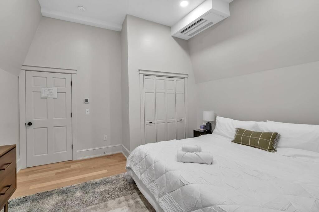 Carriage House Loft - King Bed And Garage Parking Apartment Buffalo Ngoại thất bức ảnh